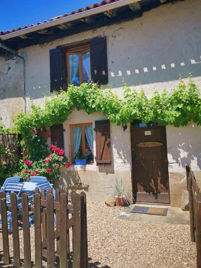 Les Verges Gites Exideuil-sur-Vienne ภายนอก รูปภาพ